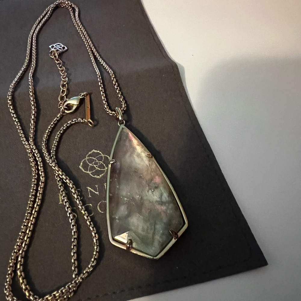 Kendra Scott Long Strand Rose Gold Necklace with Black MOP stone like new - Picture 5 of 5